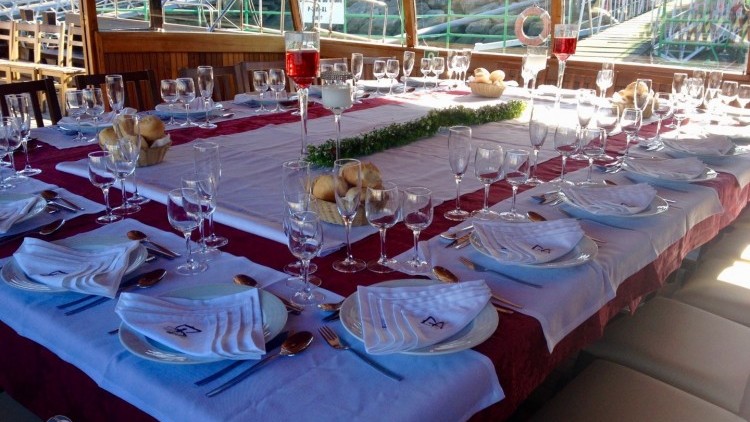 Douro river cruise with lunch or dinner on board for groups